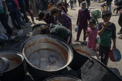 Palestinians gather to receive aid amid shortage of food