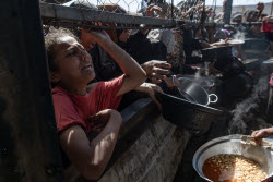 Palestinians gather to receive aid amid shortage of food