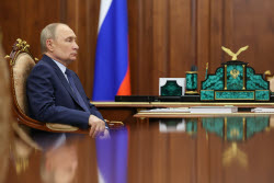 President of Russia meets with Board Chairman of Circle of Kindness Foundation