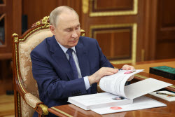 President of Russia meets with Board Chairman of Circle of Kindness Foundation