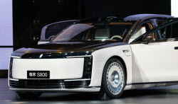 Компании Huawei и JAC Motors представили в Китае люксовый седан Maextro S800