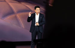 Компании Huawei и JAC Motors представили в Китае люксовый седан Maextro S800