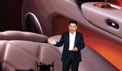 Компании Huawei и JAC Motors представили в Китае люксовый седан Maextro S800