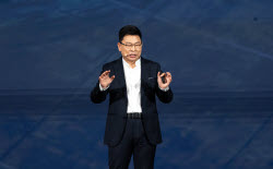 Компании Huawei и JAC Motors представили в Китае люксовый седан Maextro S800