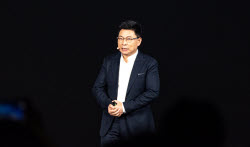 Компании Huawei и JAC Motors представили в Китае люксовый седан Maextro S800