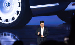 Компании Huawei и JAC Motors представили в Китае люксовый седан Maextro S800