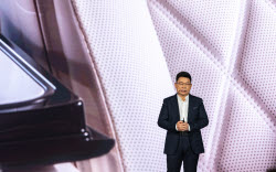 Компании Huawei и JAC Motors представили в Китае люксовый седан Maextro S800