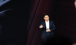 Компании Huawei и JAC Motors представили в Китае люксовый седан Maextro S800
