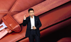 Компании Huawei и JAC Motors представили в Китае люксовый седан Maextro S800