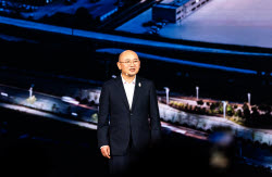 Компании Huawei и JAC Motors представили в Китае люксовый седан Maextro S800