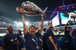 PSG team celebrate with fans at Parc de Princes