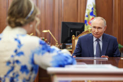 Встреча президента РФ Путина и уполномоченного при президенте РФ по правам ребенка Львовой-Беловой
