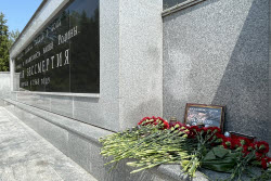 Makeshift memorial for victims of overpass collapse in Bryansk Region, Russia