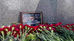 VIDEO: Makeshift memorial for victims of overpass collapse in Bryansk Region, Russia