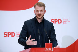 SPD Secretary General-elect holds his first press conference in Berlin