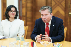 Переговоры министра иностранных дел РФ Лаврова и заместителя генерального секретаря ООН по гуманитарным вопросам Флетчера