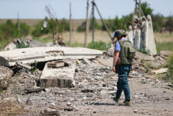 Разминирование территорий и демонтаж разрушенных домов в ДНР