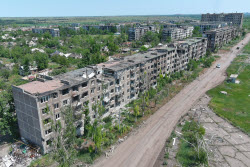 Разминирование территорий и демонтаж разрушенных домов в ДНР