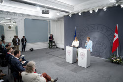 Пресс-конференция премьер-министра Дании Метте Фредериксен и председателя Европарламента Роберты Метсолы в Копенгагене