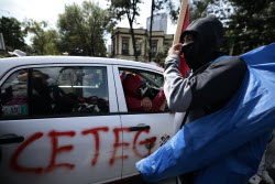 Authorities call for 'dialogue' with teachers after riots in Mexico City
