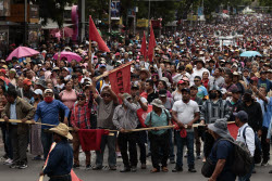 Authorities call for 'dialogue' with teachers after riots in Mexico City