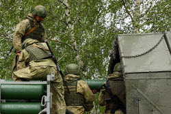 Russian Solntsepyok and Tosochka heavy flamethrower system crews in combat training in Saratov Region