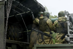 Russian Solntsepyok and Tosochka heavy flamethrower system crews in combat training in Saratov Region