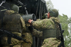 Russian Solntsepyok and Tosochka heavy flamethrower system crews in combat training in Saratov Region