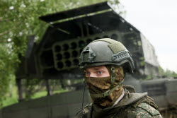 Russian Solntsepyok and Tosochka heavy flamethrower system crews in combat training in Saratov Region