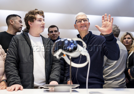 Release of Apple Vision Pro headset in New York