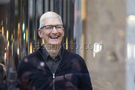 Release of Apple Vision Pro headset in New York