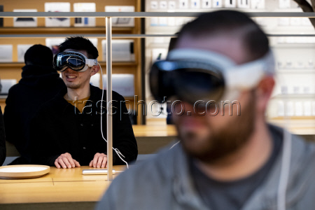В США начались продажи очков смешанной реальности Apple Vision Pro