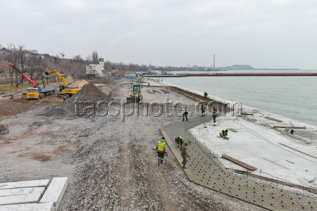 Mariupol's Primorye Park promenade under renovation