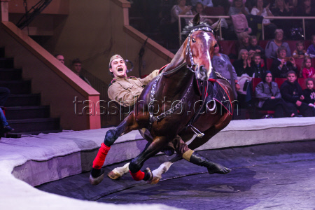 Clown circus show premieres in Lugansk