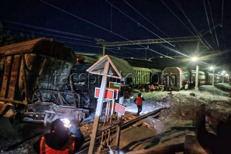Passenger and freight trains collide in Murmansk Region
