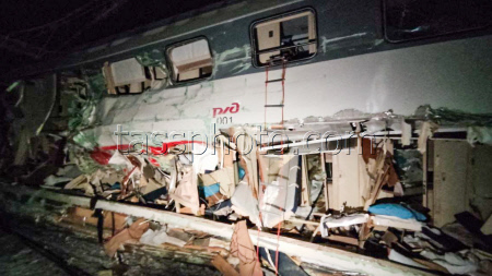 Passenger and freight trains collide in Murmansk Region