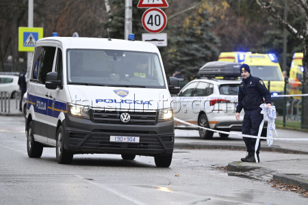 По меньшей мере один ребенок погиб при нападении мужчины с ножом в школе в Загребе