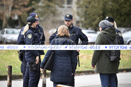 По меньшей мере один ребенок погиб при нападении мужчины с ножом в школе в Загребе