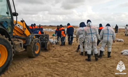 Oil spill clean-up in Russia's Krasnodar Region and Crimea