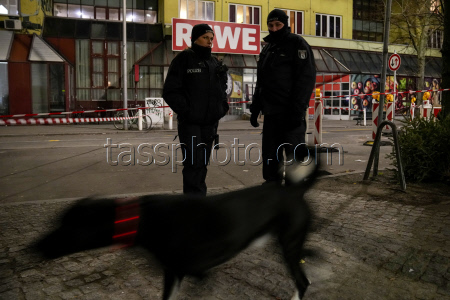 В Берлине мужчина с ножом напал на прохожих, несколько человек пострадали