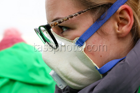 Oil spill clean-up in Sevastopol