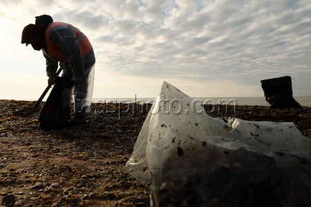 Oil spill clean-up of Crimean beaches