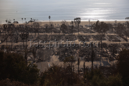 Wildfires continue to rage through Los Angeles area