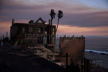 Wildfires continue to rage through Los Angeles area