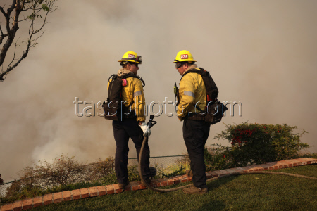 Wildfires continue to rage through Los Angeles area