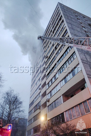 Пожар в жилом доме на Будайском проезде в Москве