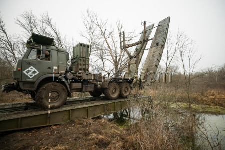 Russian troops build bridge crossing in special military operation zone