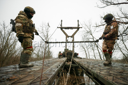 Russian troops build bridge crossing in special military operation zone