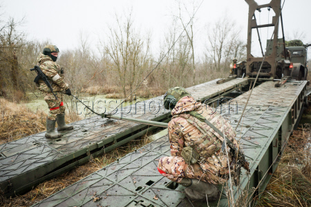 Russian troops build bridge crossing in special military operation zone