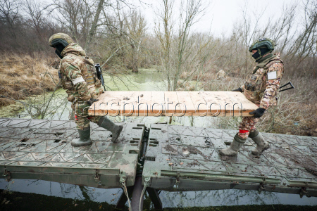 Russian troops build bridge crossing in special military operation zone